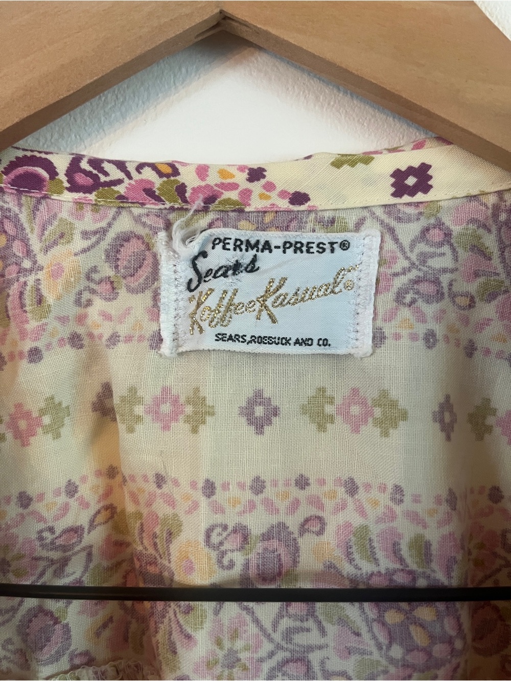 1960s Vintage Sears Cream House Dress with Lavender and Olive Floral Accents - Picture 4 of 10